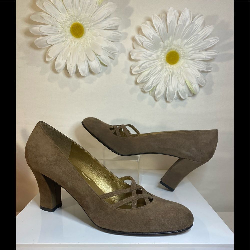 NWOB Stuart Weizmann Suede Pumps